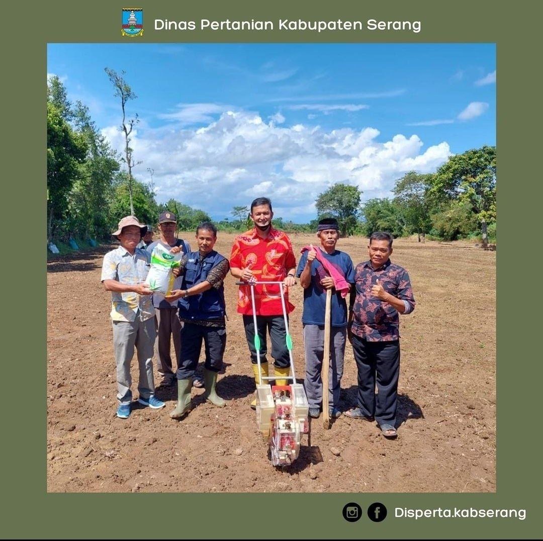 bantuan-alat-tanam-jagung-untuk-kelompok-tani-gema-karya-1-desa-garut-kecamatan-kopo